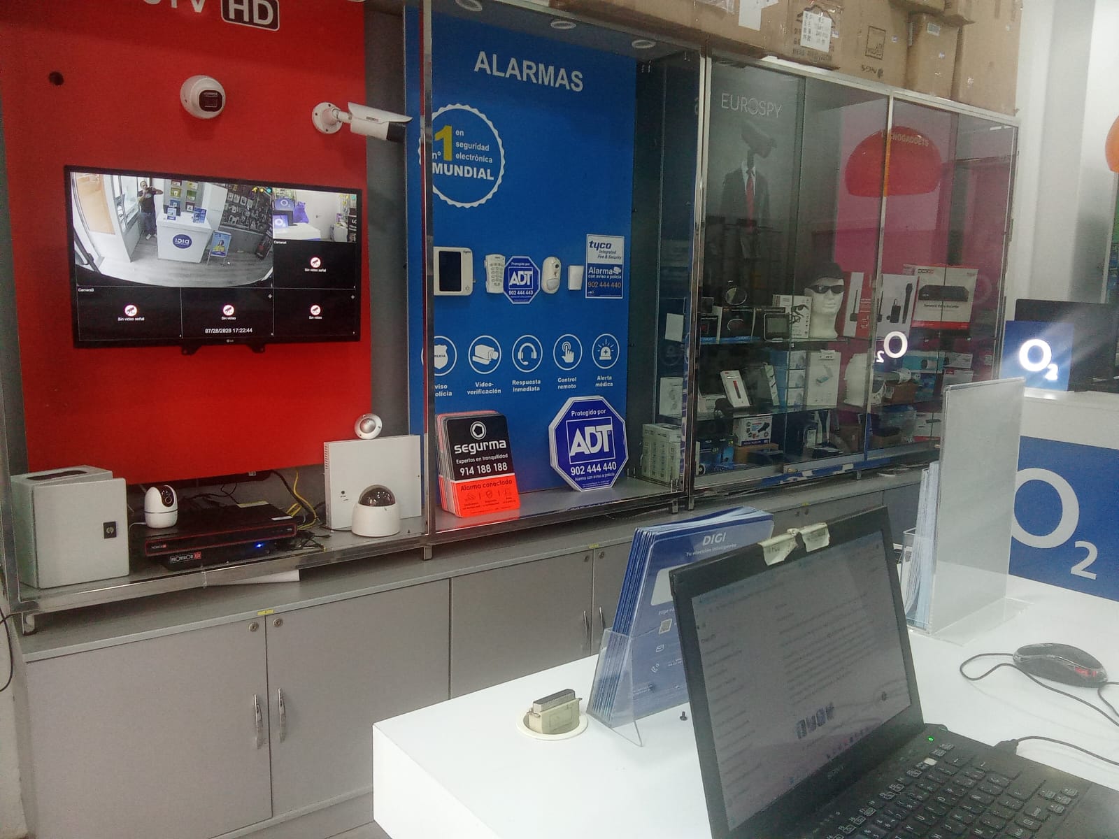 Exposición de alarmas y videovigilancia en la tienda Viratel