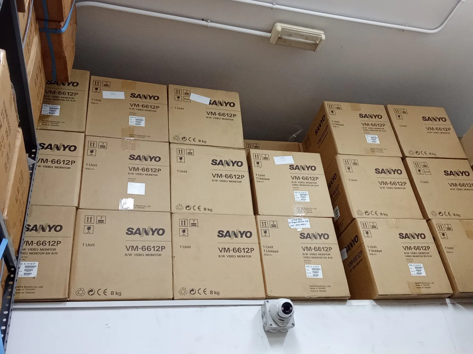 Partida de cajas originales Sanyo VM-6612P almacenadas por Viratel